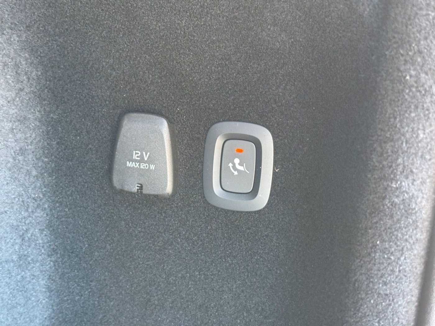 Volvo  B4 Autom. Core Keyless-Start/Klima/LED/eSitz