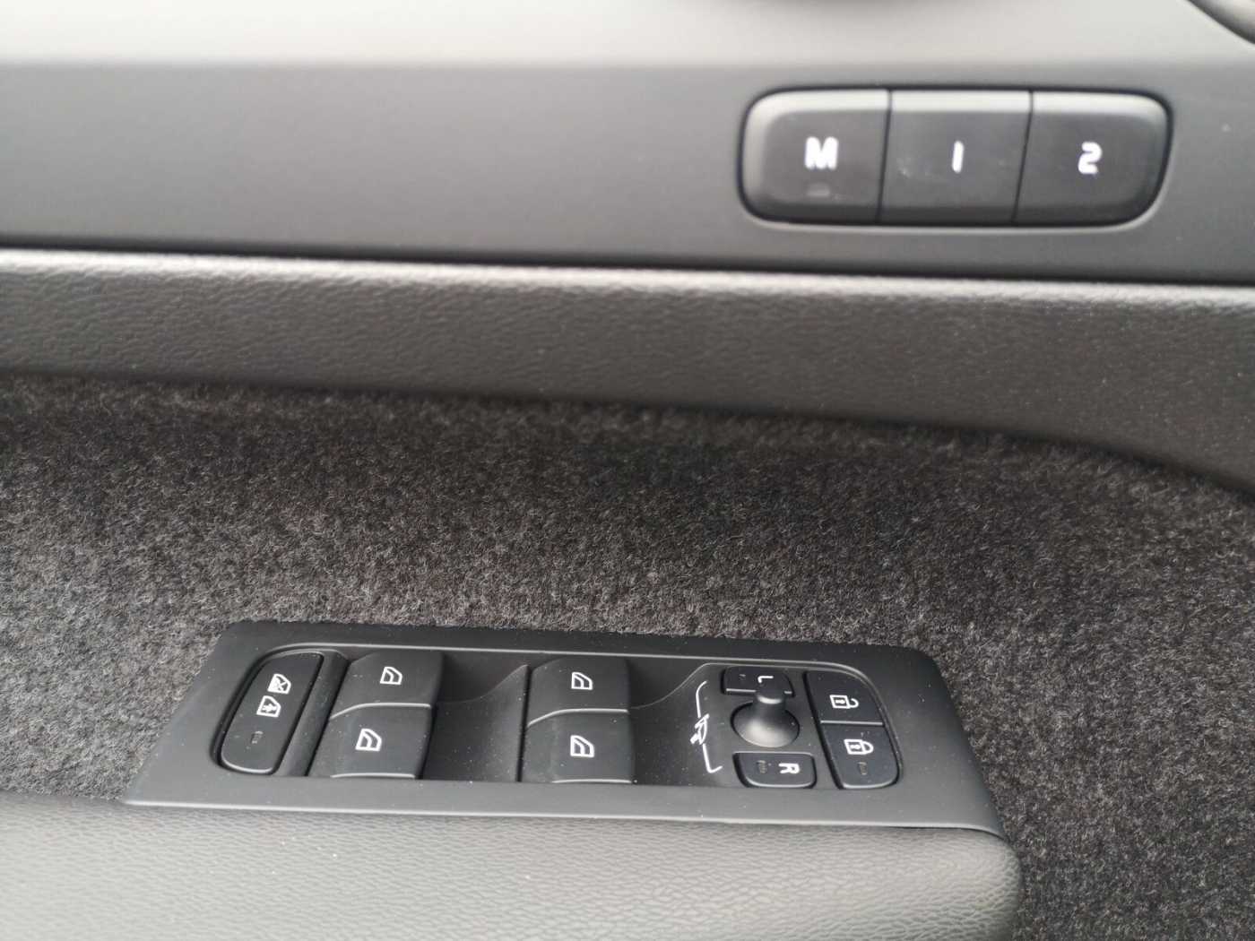 Volvo  B3 Autom. Plus Dark