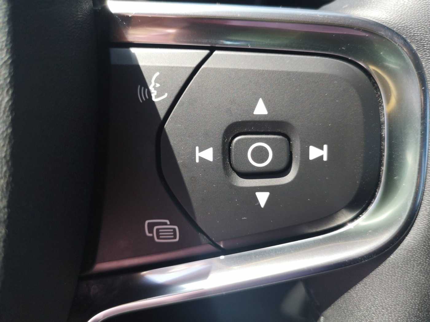 Volvo  T2 2WD Momentum Core(EURO 6d) Navi/Keyless-Start
