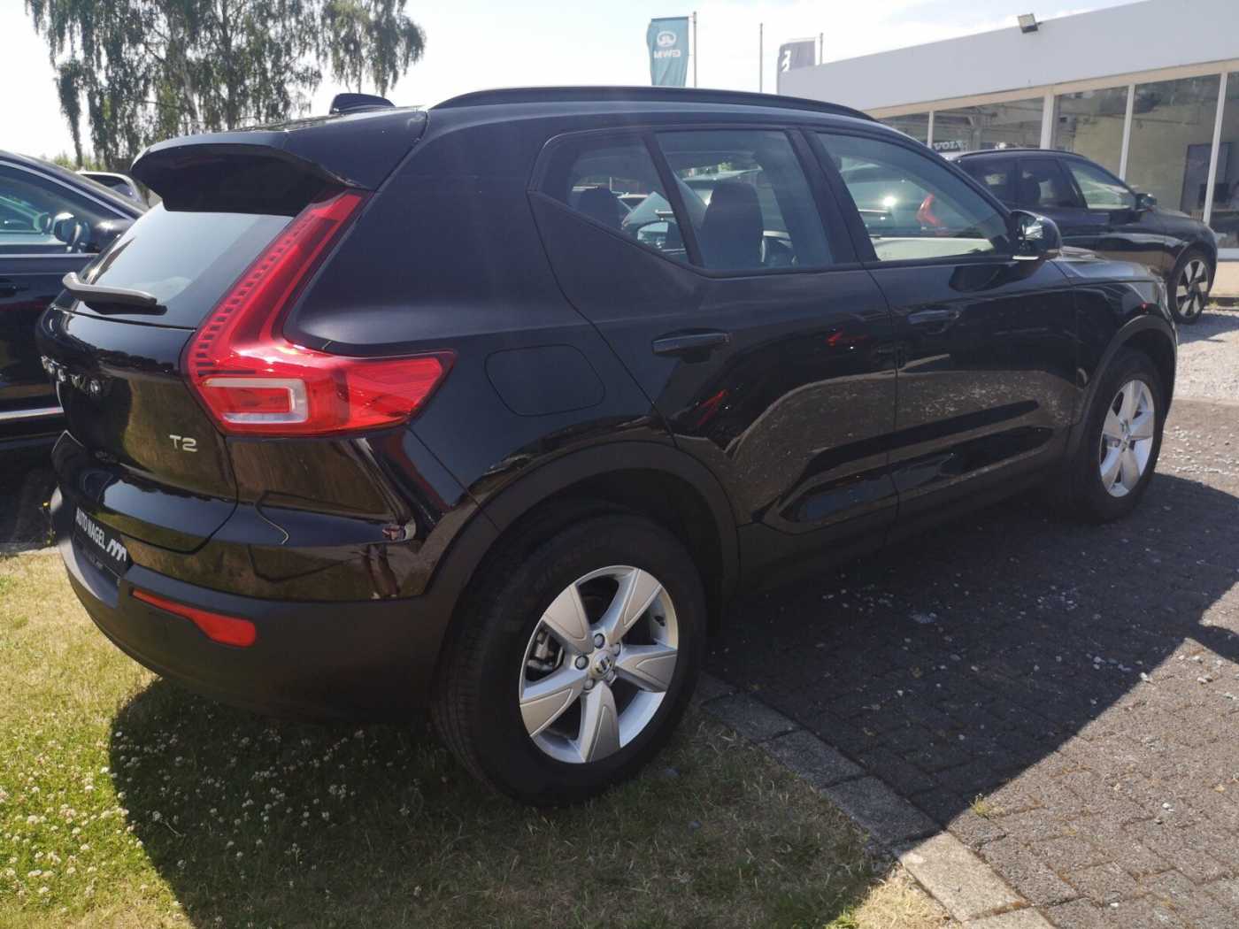 Volvo  T2 2WD Momentum Core(EURO 6d) Navi/Keyless-Start