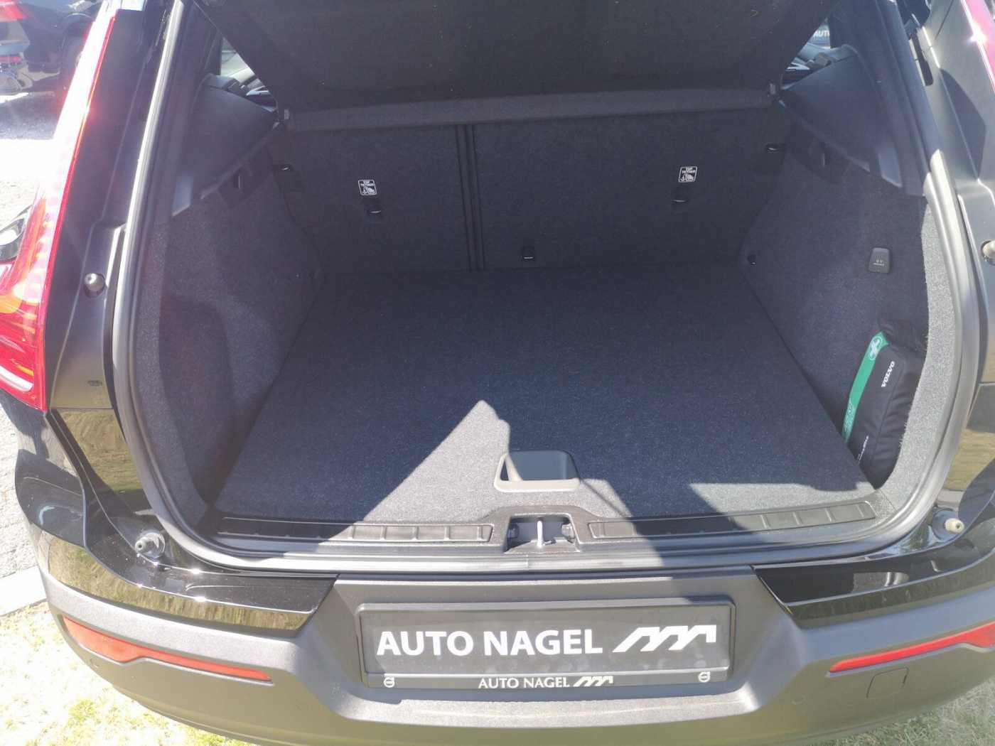 Volvo  T2 2WD Momentum Core(EURO 6d) Navi/Keyless-Start