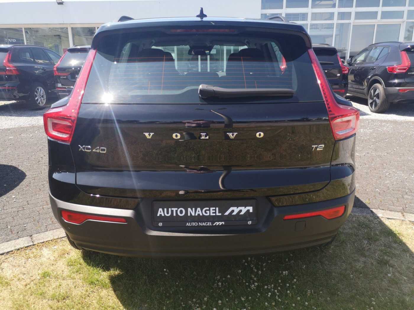 Volvo  T2 2WD Momentum Core(EURO 6d) Navi/Keyless-Start