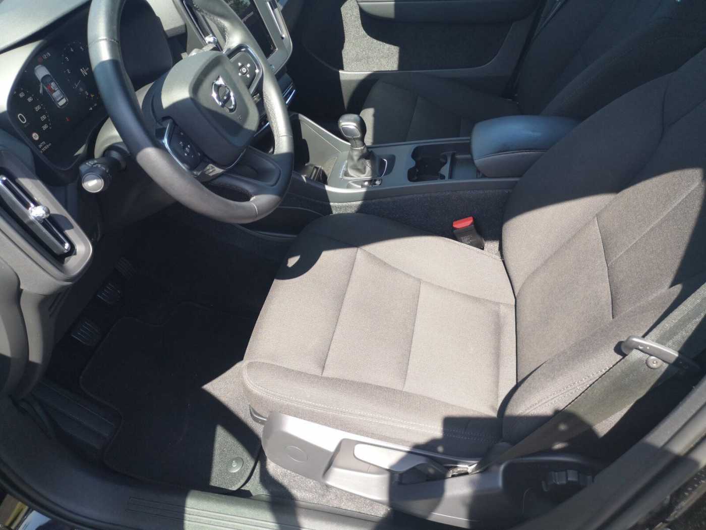 Volvo  T2 2WD Momentum Core(EURO 6d) Navi/Keyless-Start