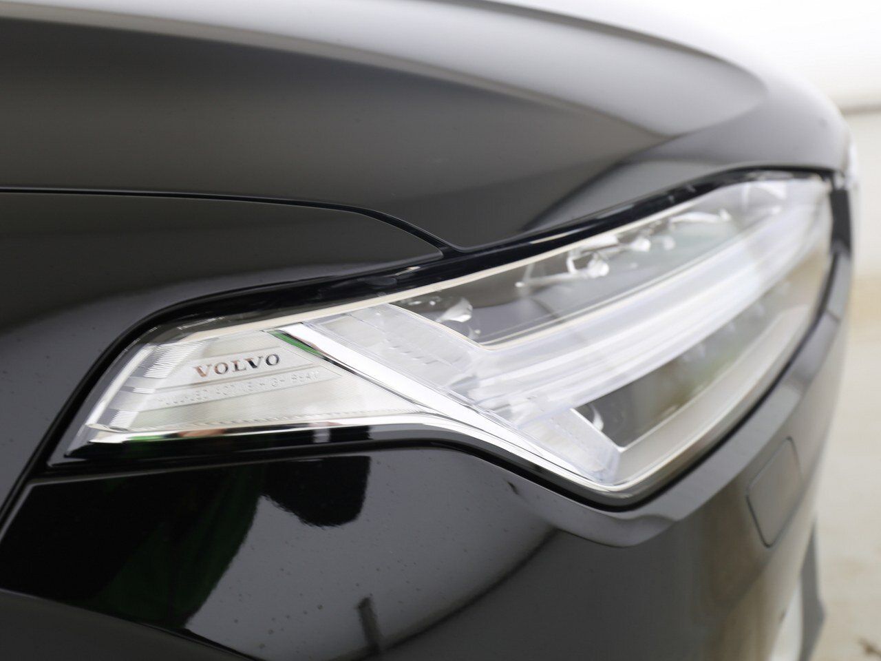 Volvo  T8 Plus Bright LUFT|AHK|B&W|PANO|22'|