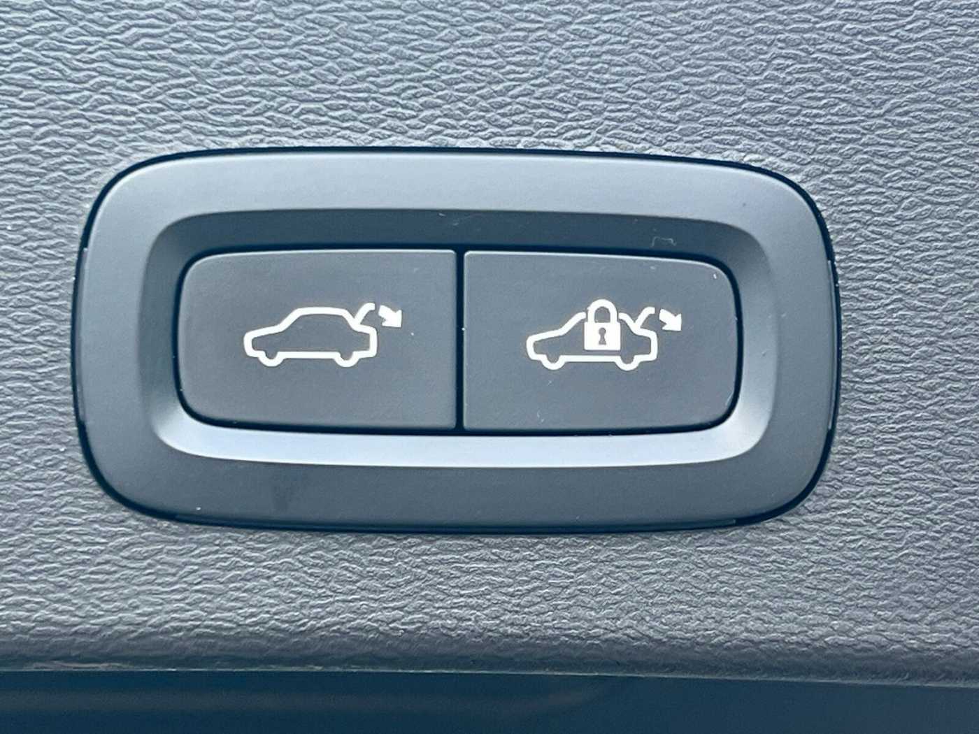 Volvo  T4 Twin Engine Inscription Plug-In Navi/LED