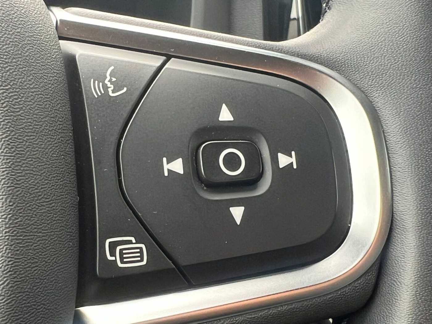 Volvo  B4 Autom. Core Keyless-Start/Klima/LED/BC