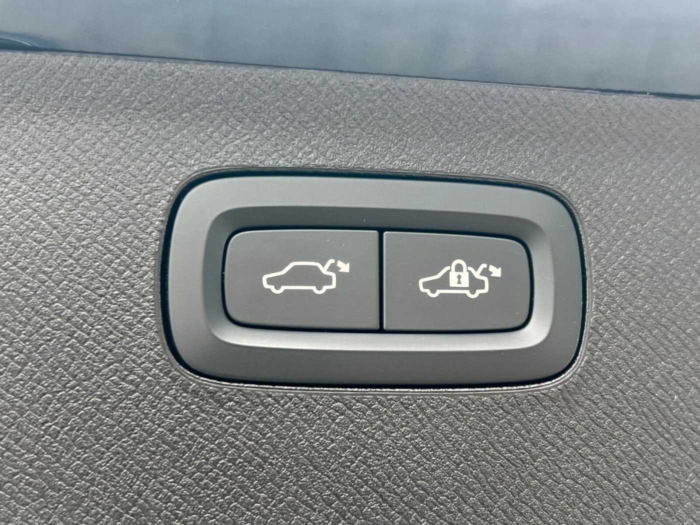 Volvo  T8 Ultra Dark 22'|LUFT|B&W|360CAM|MASSAGE|