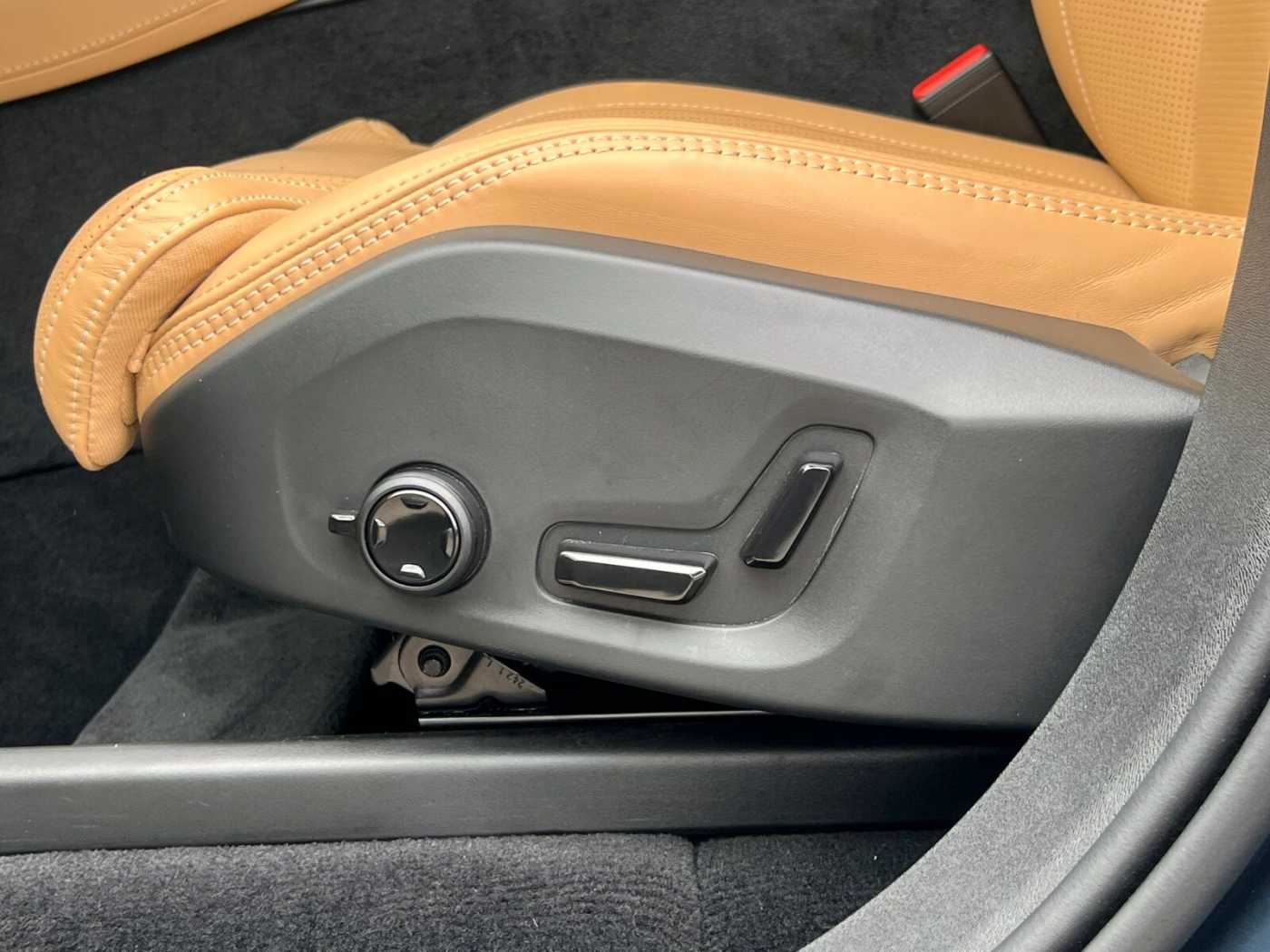 Volvo  T8 Ultra Dark 22'|LUFT|B&W|360CAM|MASSAGE|