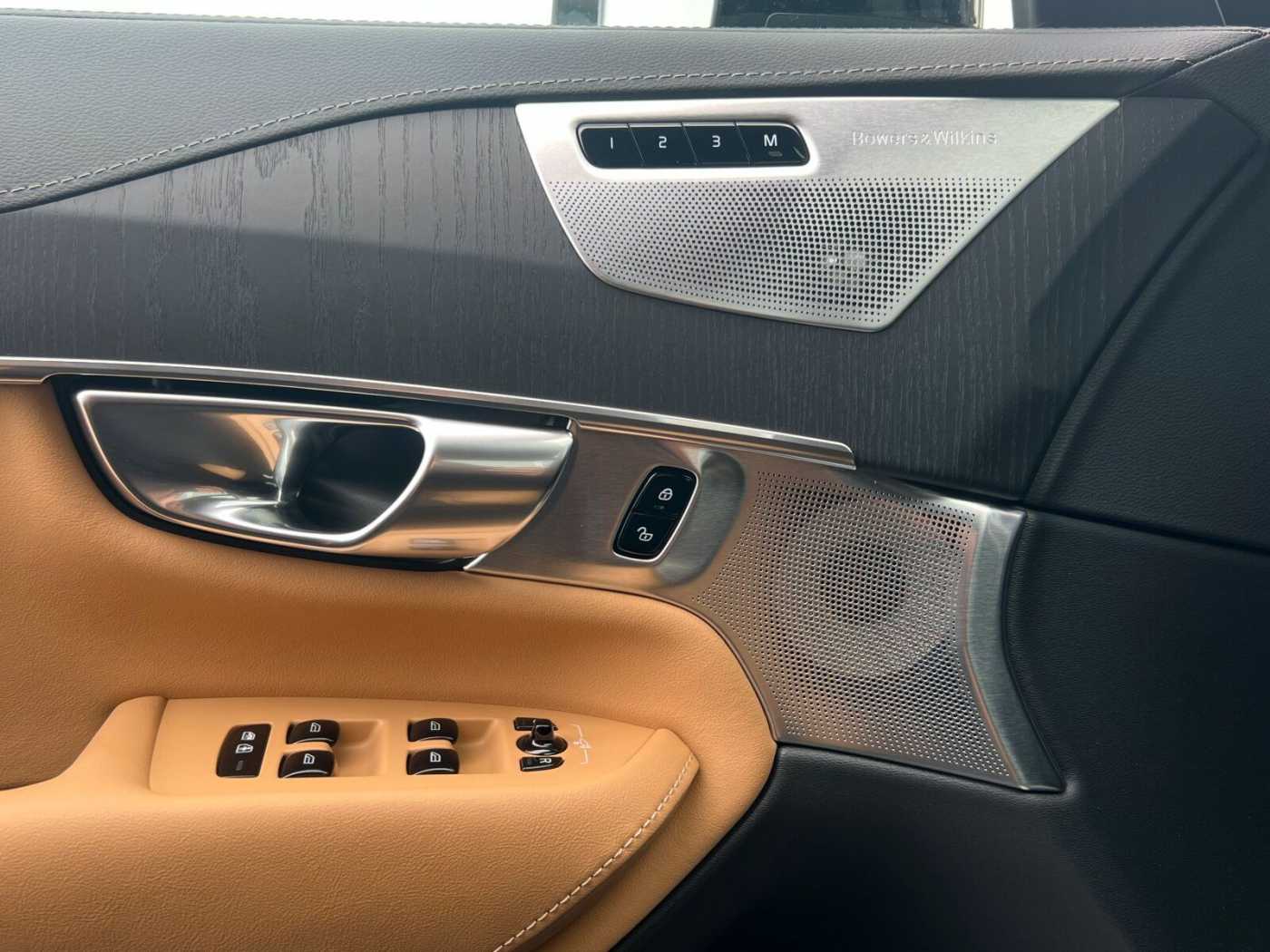 Volvo  T8 Ultra Dark 22'|LUFT|B&W|360CAM|MASSAGE|