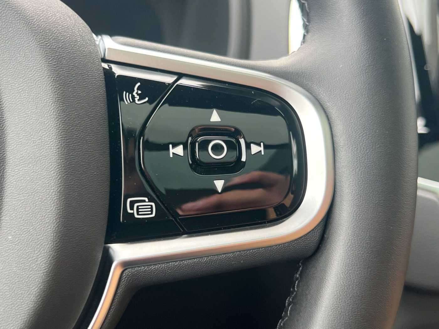 Volvo  T8 Ultra Dark 22'|LUFT|B&W|360CAM|MASSAGE|