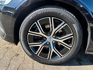 Volvo  B4 Autom. Core Keyless-Start/Klima/LED/eSitz