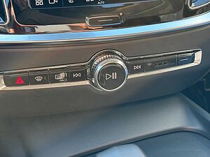 Volvo  B4 Autom. Core Keyless-Start/Klima/LED/eSitz
