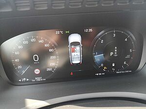 Volvo  B5 (Diesel) AWD Momentum Pro