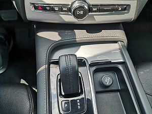 Volvo  B5 (Diesel) AWD Momentum Pro