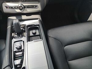 Volvo  B5 (Diesel) AWD Momentum Pro