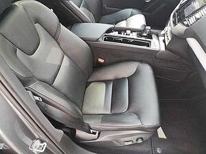 Volvo  B5 (Diesel) AWD Momentum Pro