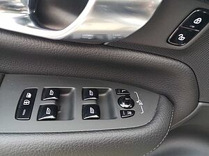 Volvo  B5 (Diesel) AWD Momentum Pro