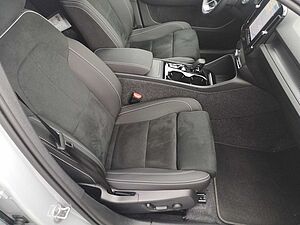Volvo  B3 Autom. Plus Dark