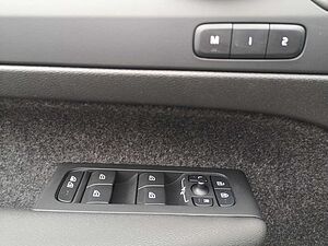 Volvo  B3 Autom. Plus Dark