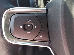 Volvo  T2 2WD Momentum Core(EURO 6d) Navi/Keyless-Start