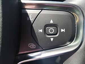 Volvo  T2 2WD Momentum Core(EURO 6d) Navi/Keyless-Start
