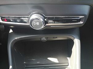 Volvo  T2 2WD Momentum Core(EURO 6d) Navi/Keyless-Start