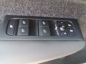 Volvo  T2 2WD Momentum Core(EURO 6d) Navi/Keyless-Start
