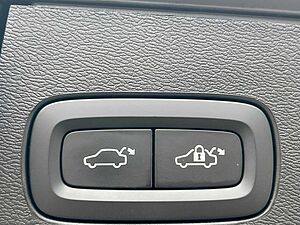 Volvo  B4 Autom. Core Keyless-Start/Klima/LED/BC