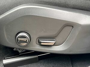 Volvo  B4 Autom. Core Keyless-Start/Klima/LED/BC