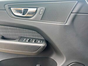Volvo  B4 Autom. Core Keyless-Start/Klima/LED/BC