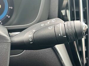 Volvo  B4 Autom. Core Keyless-Start/Klima/LED/BC