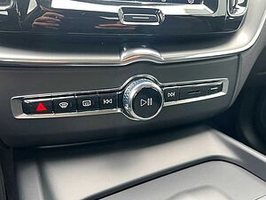 Volvo  B4 Autom. Core Keyless-Start/Klima/LED/BC