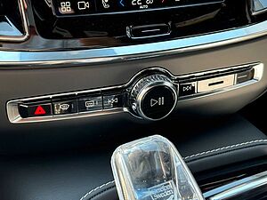 Volvo  Recharge T6 Plus Dark /Sitzhzg. /Google/LED//