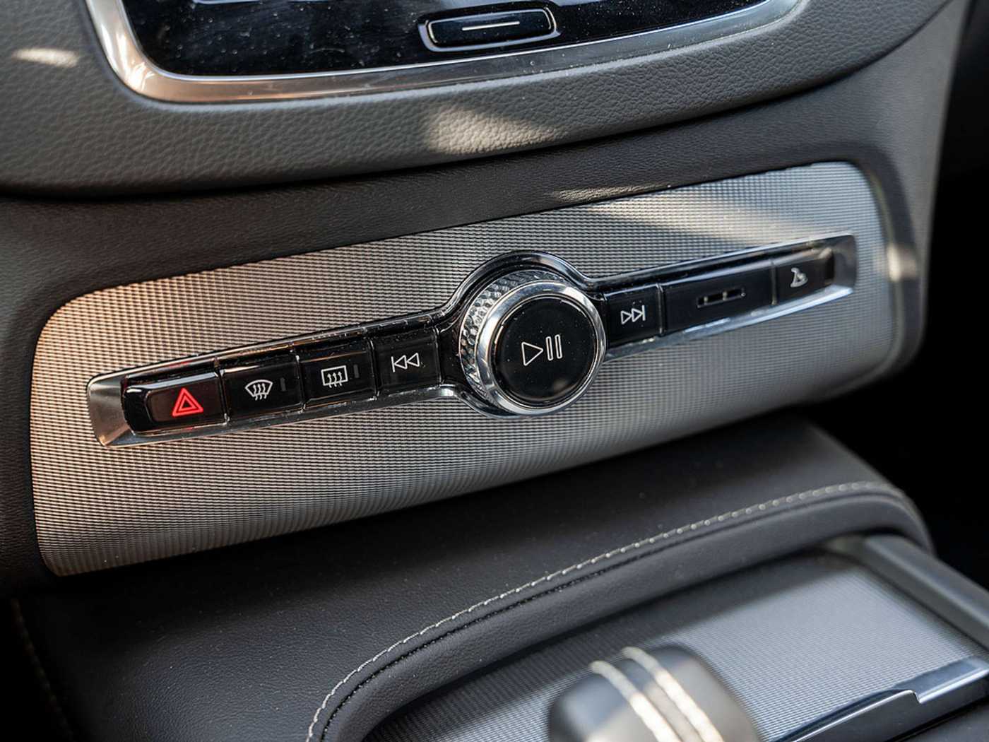 Volvo  Recharge T8 AWD R-Design Edition