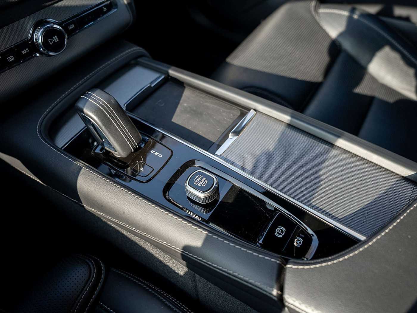 Volvo  Recharge T8 AWD R-Design Edition
