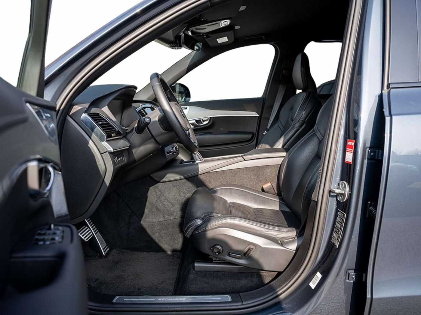 Volvo  Recharge T8 AWD R-Design Edition