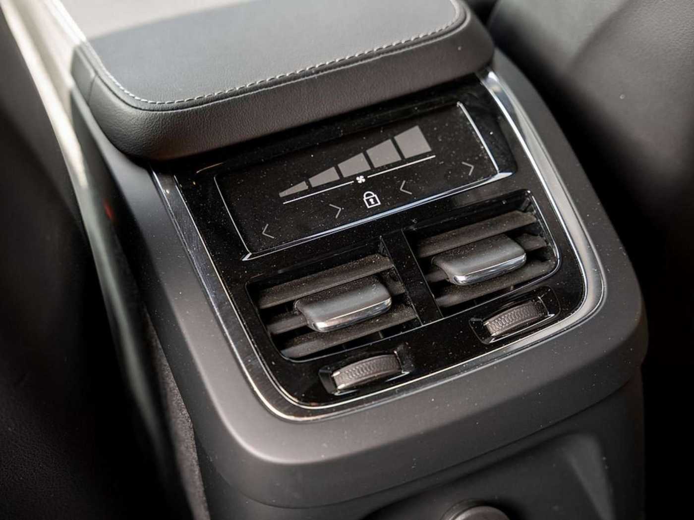 Volvo  Recharge T8 AWD R-Design Edition