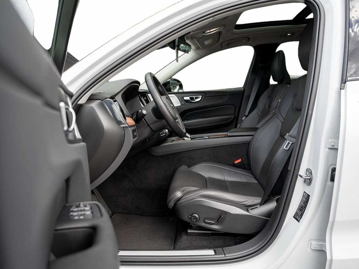 Volvo  T8 Ultra Dark Recharge Plug-In Hybrid AWD