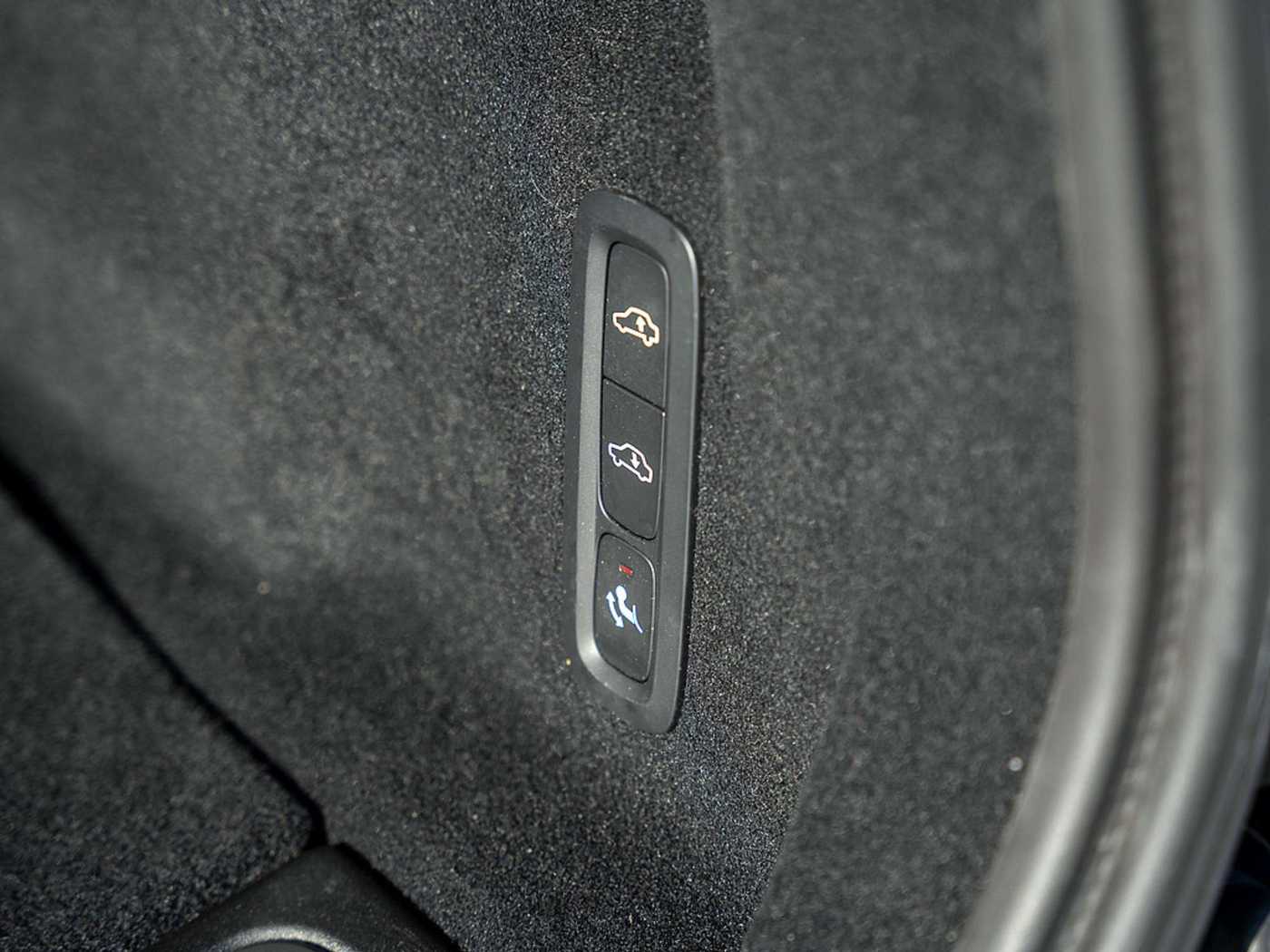 Volvo  T8 Ultra Dark Plug-In Hybrid PANO 360°