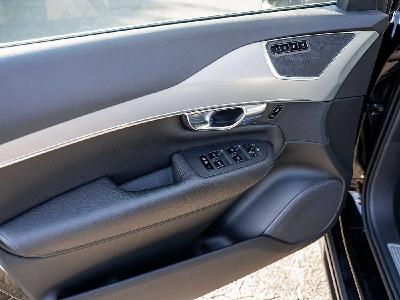 Volvo  D5 AWD Momentum
