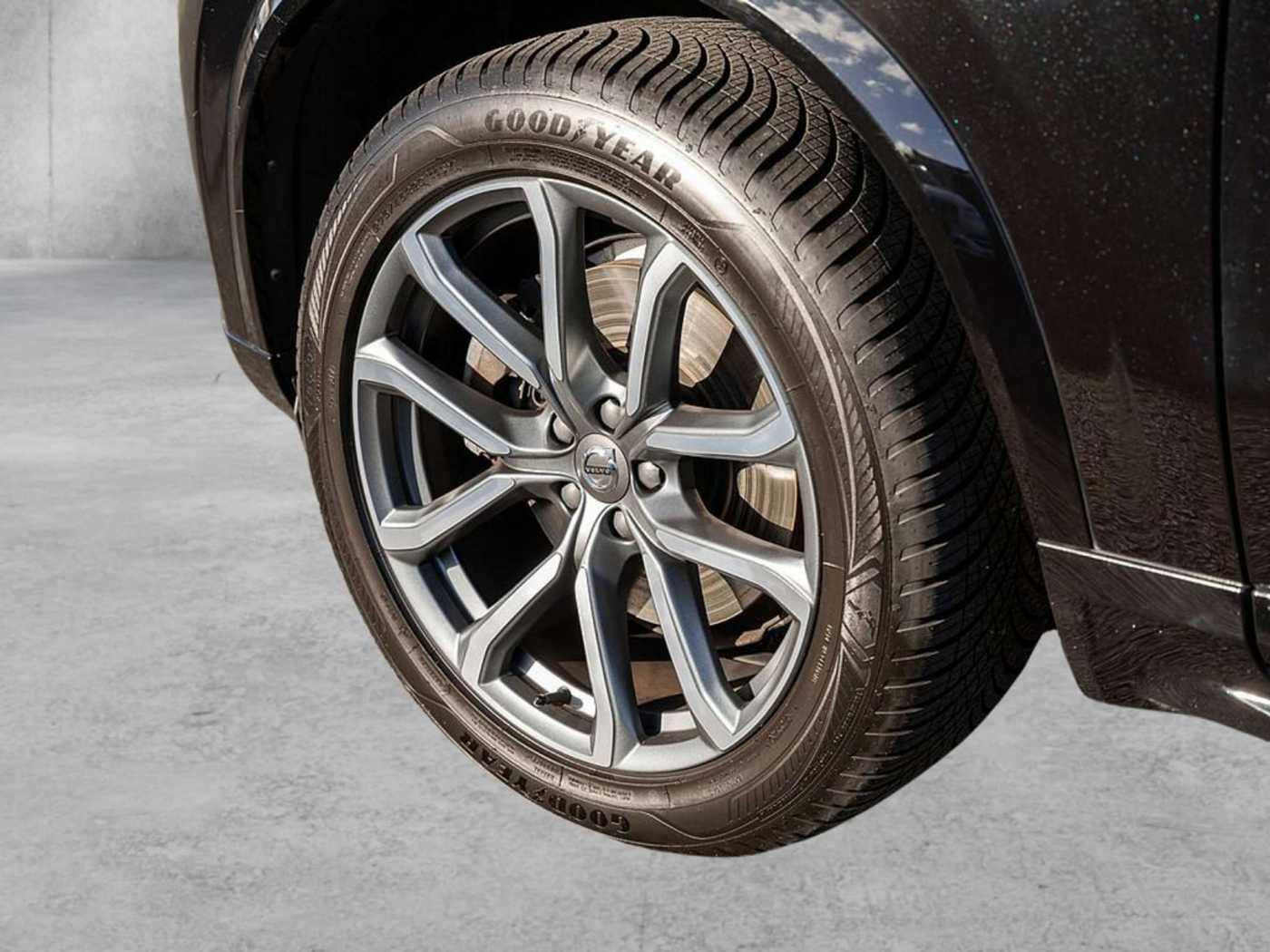 Volvo  D5 AWD Momentum