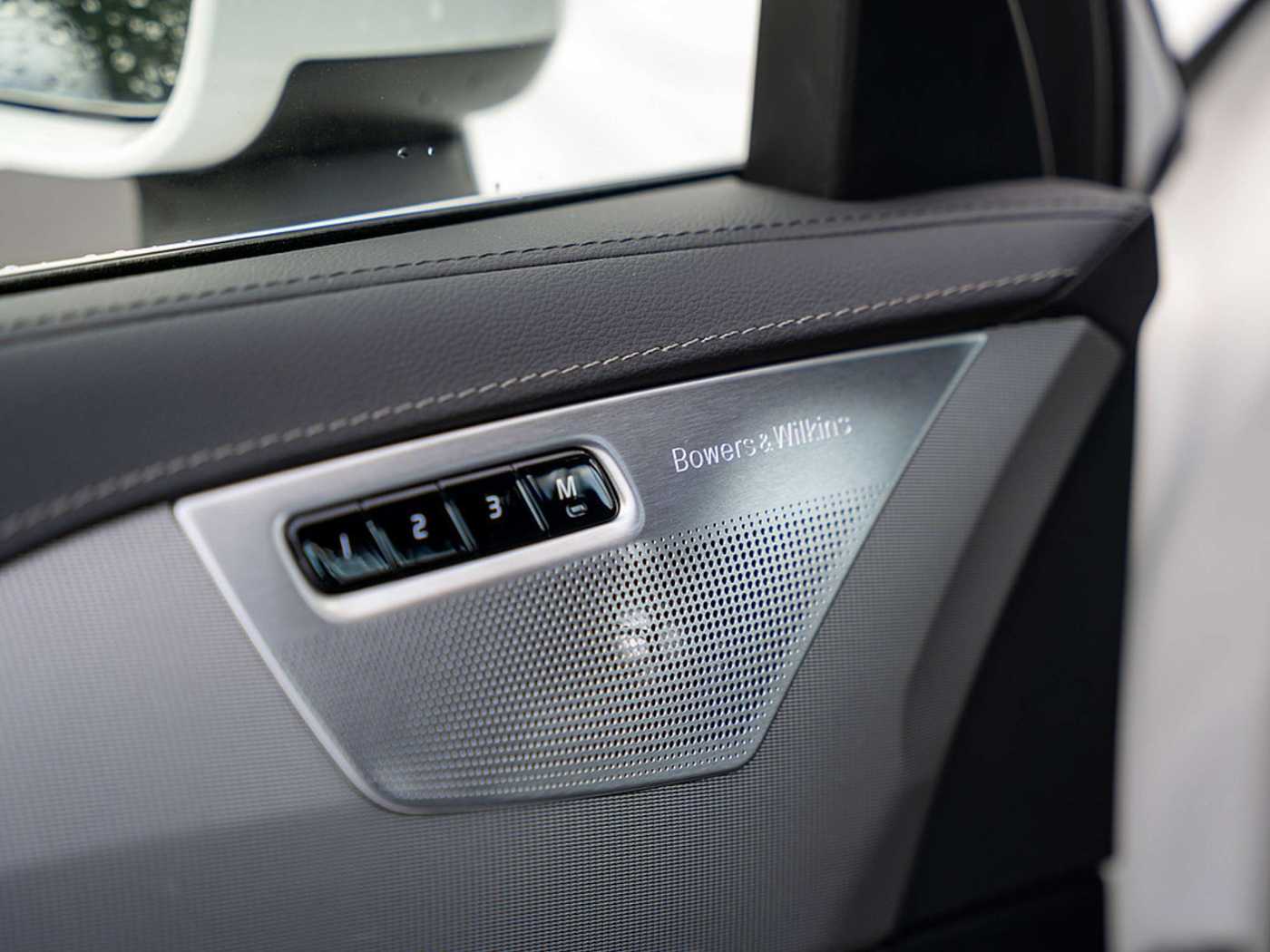 Volvo  T8 Ultra Bright Recharge 360° 7-SITZER