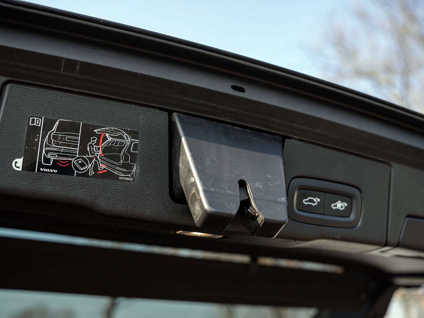 Volvo  T8 R-Design Recharge Plug-In Hybrid AWD