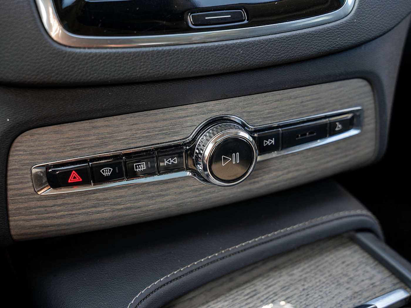 Volvo  T8 Plus Dark Plug-In Hybrid HGSD AHK
