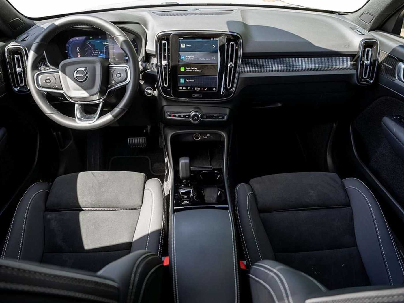 Volvo  B4 Plus Dark MEMORY ACC H/K