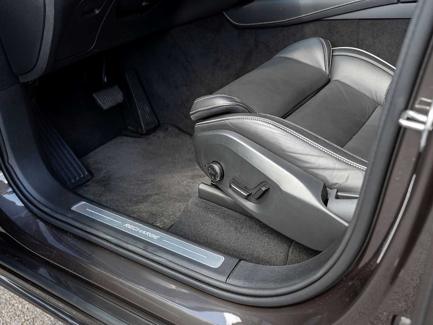 Volvo  T8 Ultra Dark Recharge AWD STANDHZ PANO