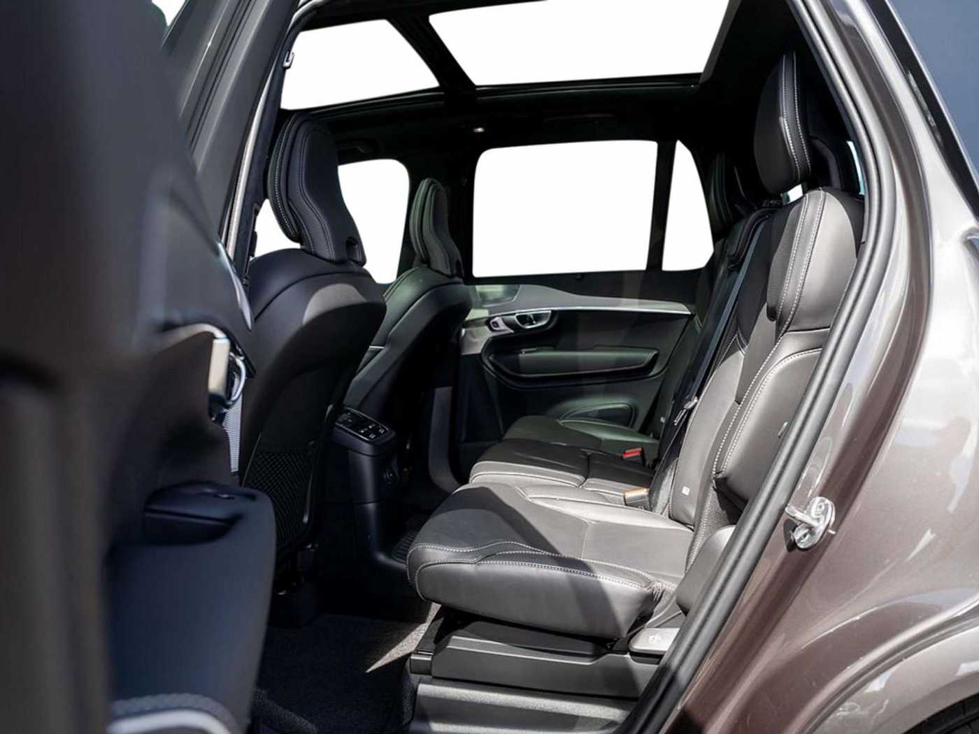 Volvo  T8 Ultra Dark Recharge AWD STANDHZ PANO