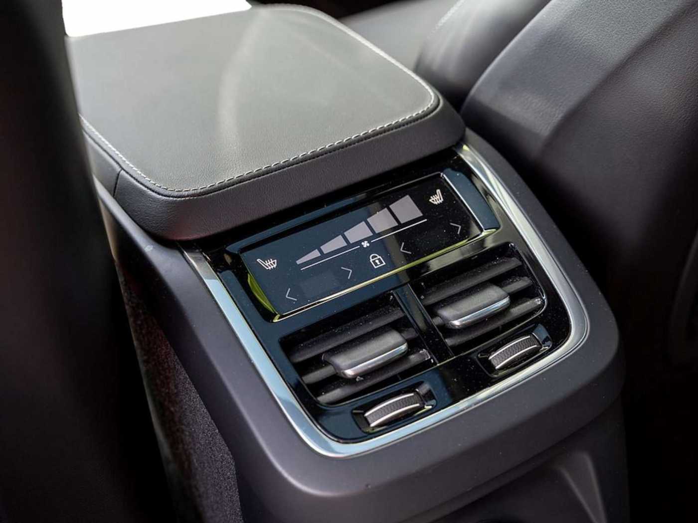 Volvo  T8 Ultra Dark Recharge AWD STANDHZ PANO