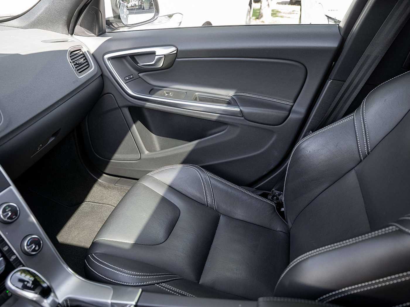 Volvo  D4 Linje Svart MEMORY HGSD FACELIFT