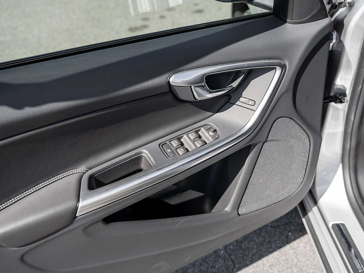 Volvo  D4 Linje Svart MEMORY HGSD FACELIFT